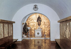 Magyarok Nagyasszonya kápolna a Vatikánban a Szent Péter Bazilikában (Varga Imre alkotása)