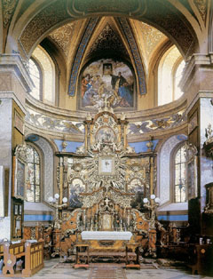 A görög katolikusok fő zarádokhelye Máriapócs temploma, oltárán a csodatevő Szűzanyával