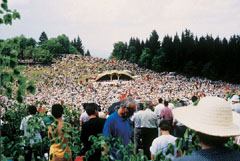 Félmillió hívő vett részt Csíksomlyón a pünkösdi búcsú szentmiséjén 1996-ban